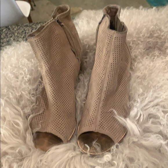 Toms Booties - Picture 1 of 4